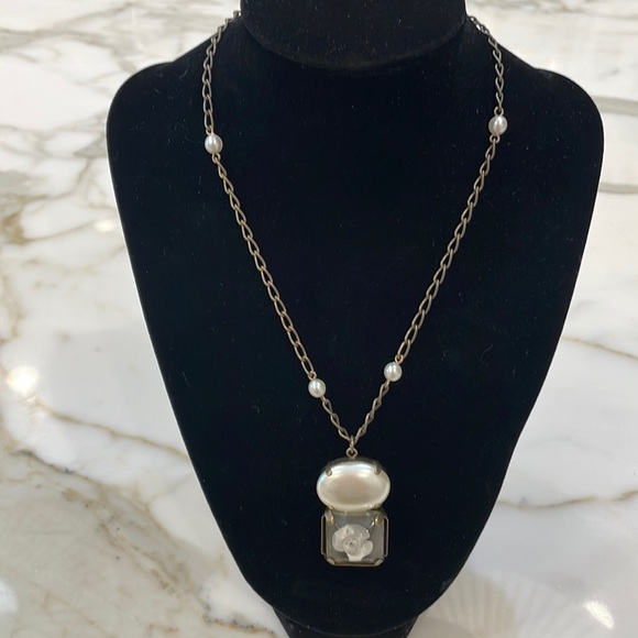 Vintage Babylon’s Paris Pearl/Acrylic Flower Necklace—Stunning! Rare! EUC!! - Picture 2 of 8